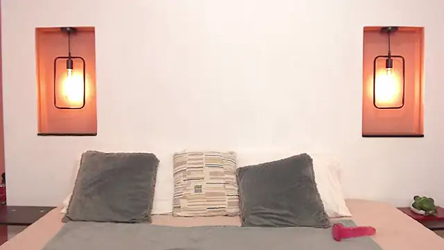 Miley Collins online show from December 14, 4:20 pm