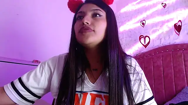 SarahStones online show from March 11, 6:00 am