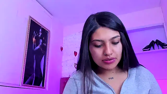 SarahStones online show from October 2, 9:05 am