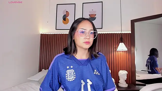 Snapshot of emma_white_01 chatting on December 14, 3:18 am emma white 01 online show from December 14, 3:18 am