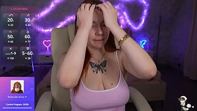 Snapshot of RedShinee chatting on March 4, 5:03 pm RedShinee online show from March 4, 5:03 pm