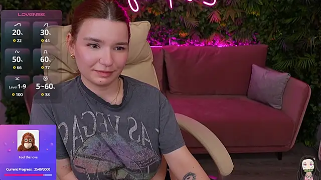 Snapshot of RedShinee chatting on March 10, 10:04 am RedShinee online show from March 10, 10:04 am