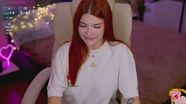 Snapshot of RedShinee chatting on October 17, 6:27 am RedShinee online show from October 17, 6:27 am