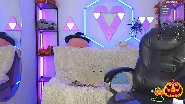 Snapshot of littlevixen18 chatting on October 16, 2:40 pm littlevixen18 online show from October 16, 2:40 pm