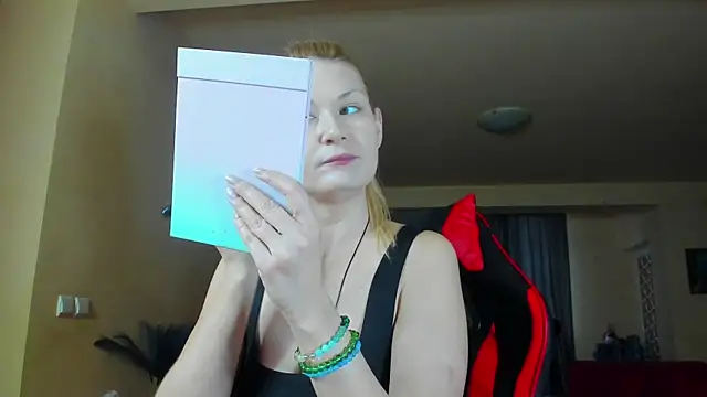 Snapshot of sugar_mayy chatting on January 22, 6:20 am sugar mayy online show from January 22, 6:20 am