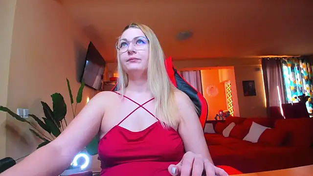 Snapshot of sugar_mayy chatting on March 10, 5:33 am sugar mayy online show from March 10, 5:33 am