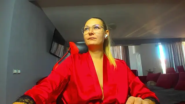 Snapshot of sugar_mayy chatting on October 20, 8:15 am sugar mayy online show from October 20, 8:15 am