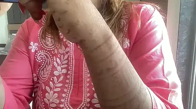 Snapshot of sassypooja chatting on February 8, 7:04 am sassypooja online show from February 8, 7:04 am