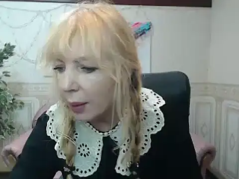 Snapshot of Anna_Diax chatting on December 18, 12:29 pm Anna Diax online show from December 18, 12:29 pm