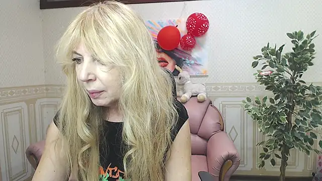 Snapshot of Anna_Diax chatting on February 19, 12:33 pm Anna Diax online show from February 19, 12:33 pm