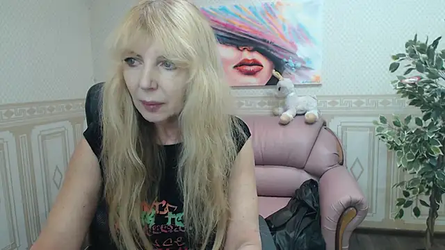 Snapshot of Anna_Diax chatting on February 20, 12:57 pm Anna Diax online show from February 20, 12:57 pm