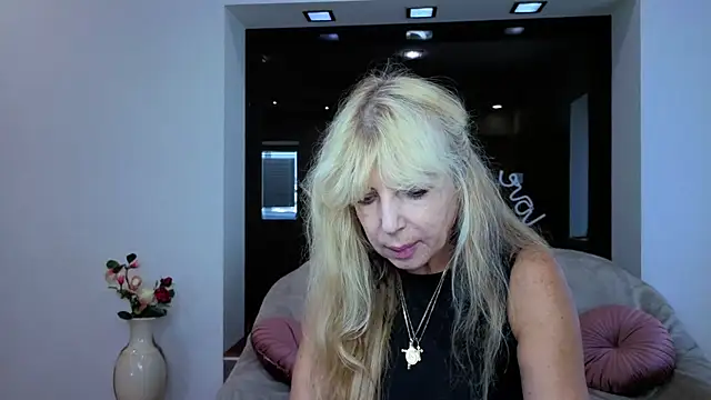 Snapshot of Anna_Diax chatting on September 9, 11:43 am Anna Diax online show from September 9, 11:43 am