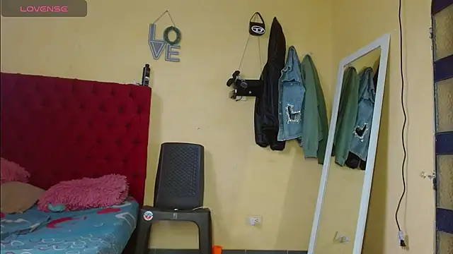 cristinamontiel online show from March 11, 2:29 pm