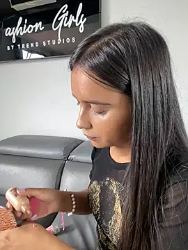 RoxyRoss  online show from February 1, 2:02 pm