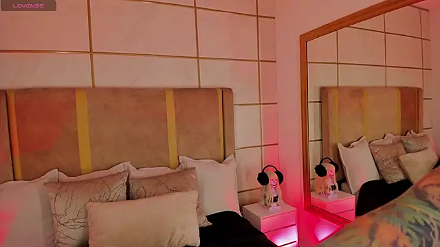 Kittenmeuw online show from February 23, 3:35 am