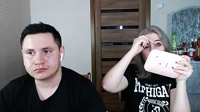 Kristy-Max online show from February 23, 1:24 am