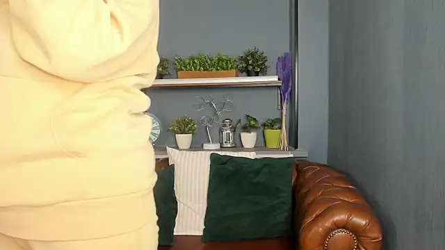 JesiaFoxi online show from February 6, 12:26 pm