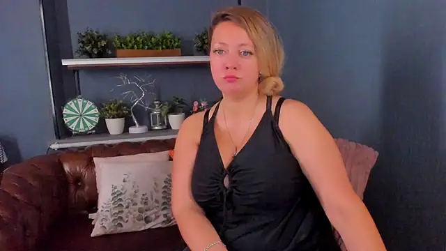 JesiaFoxi online show from September 11, 10:37 am