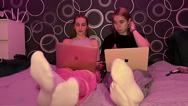 urmissalice online show from December 8, 6:06 pm