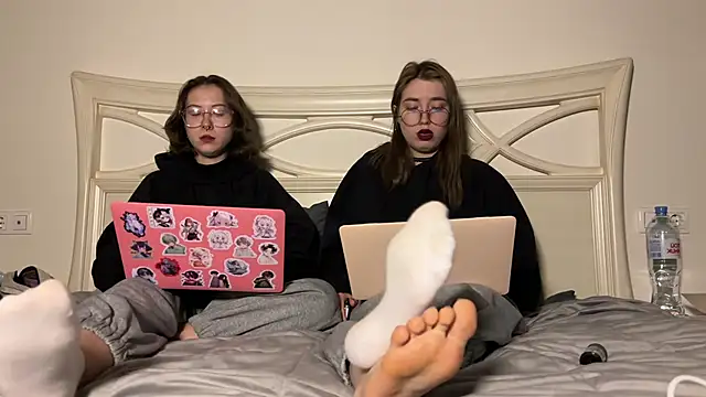 urmissalice online show from February 4, 9:41 pm