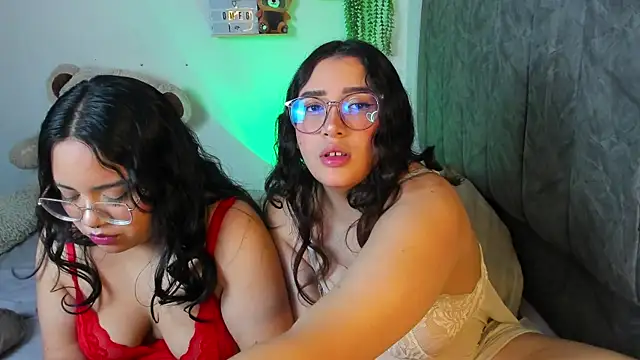 maddie-and-chelsea- online show from November 13, 10:36 am