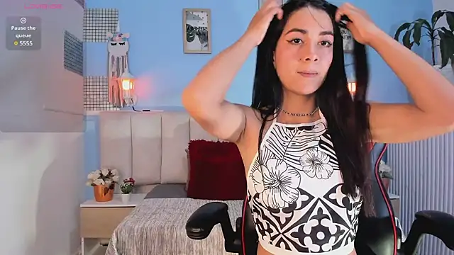 lyzzi smith01 online show from December 6, 7:45 pm