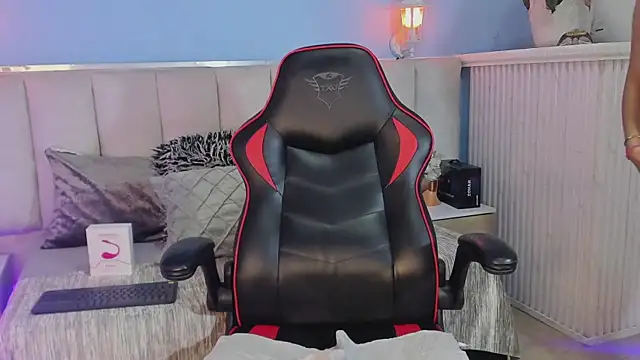 lyzzi smith01 online show from January 30, 8:10 pm