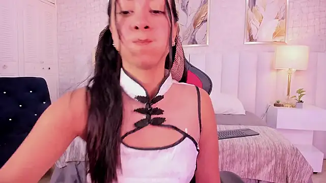 lyzzi smith01 online show from October 6, 7:55 pm