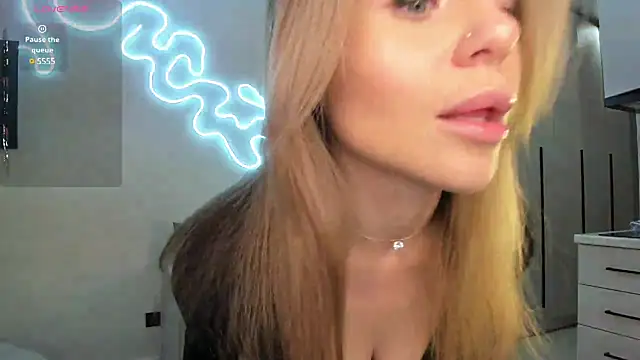 Snapshot of _cometoseeme_ chatting on February 6, 5:40 pm cometoseeme online show from February 6, 5:40 pm