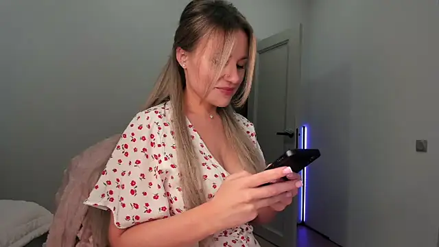 Snapshot of _cometoseeme_ chatting on September 21, 5:58 pm cometoseeme online show from September 21, 5:58 pm