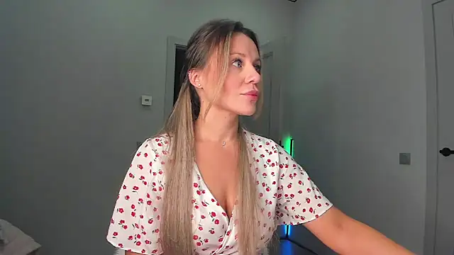 Snapshot of _cometoseeme_ chatting on November 14, 5:00 pm cometoseeme online show from November 14, 5:00 pm