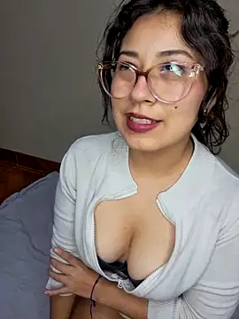 Snapshot of MishuColfer chatting on September 13, 4:56 am MishuColfer online show from September 13, 4:56 am