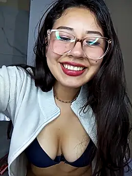 Snapshot of MishuColfer chatting on December 18, 2:50 am MishuColfer online show from December 18, 2:50 am