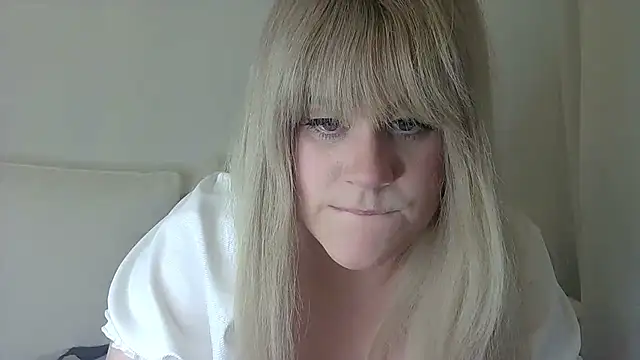 Snapshot of miramore chatting on February 7, 10:09 pm miramore online show from February 7, 10:09 pm