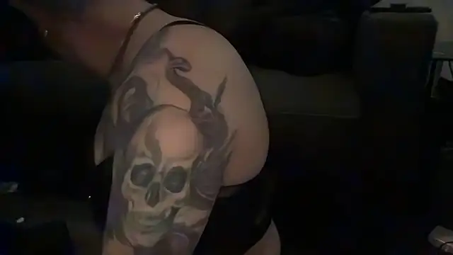 RavenRayyy online show from November 18, 9:47 am