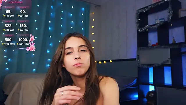 FannyHewson online show from January 19, 2:57 am