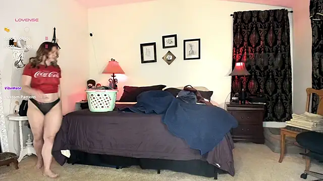 Peaches N Kreme online show from February 17, 2:20 am