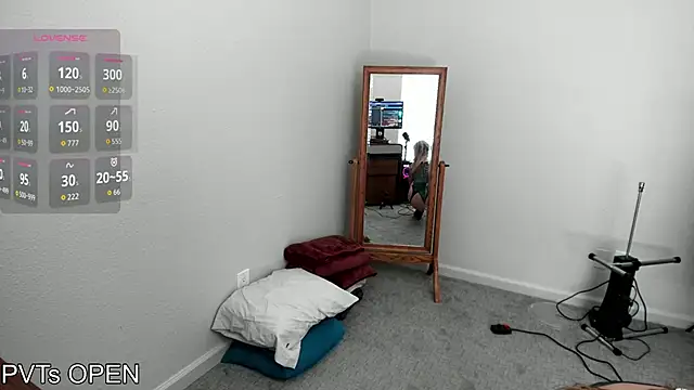 Peaches N Kreme online show from September 13, 10:53 pm