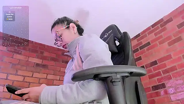 paulinabarnett- online show from December 19, 12:13 am