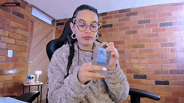 paulinabarnett- online show from January 11, 2:04 pm