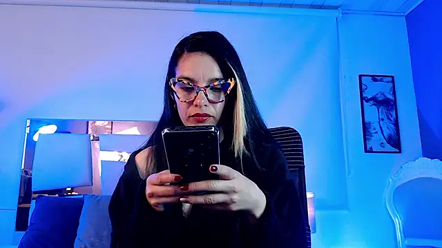 paulinabarnett- online show from March 13, 11:51 am