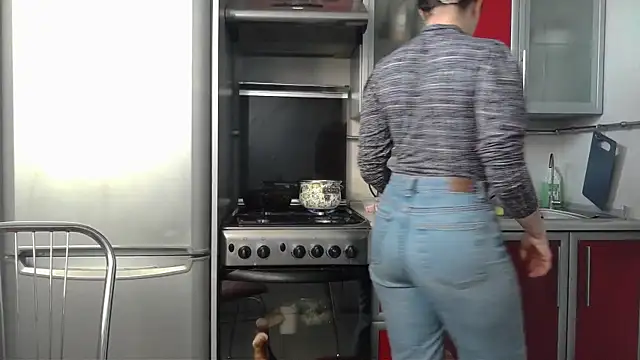 Snapshot of Kashtanka_ chatting on February 13, 6:41 am Kashtanka online show from February 13, 6:41 am