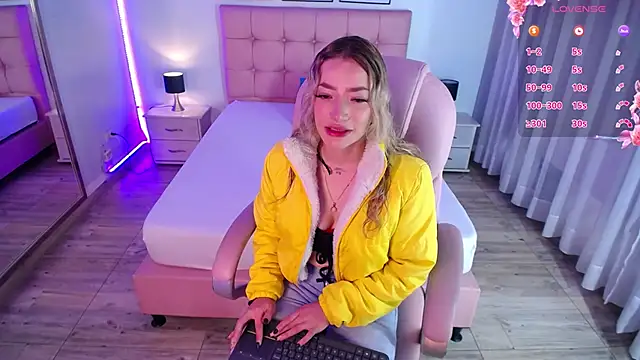 zoe jones13 online show from February 12, 12:01 pm