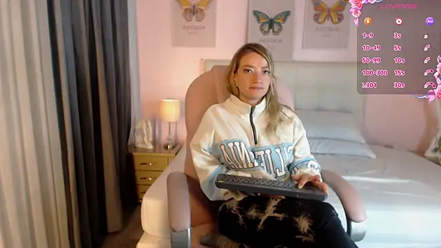 zoe jones13 online show from February 18, 9:32 am