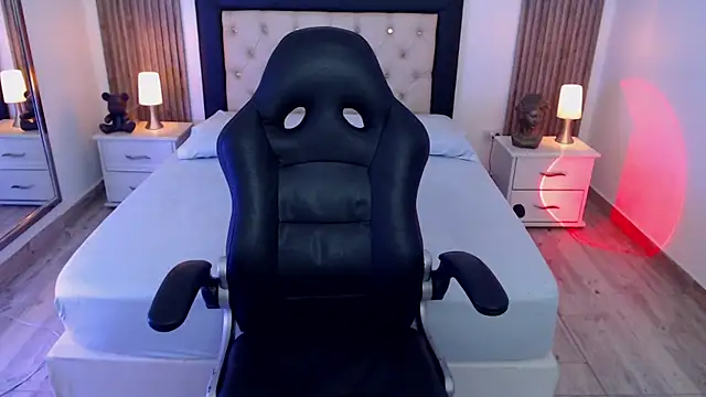 zoe jones13 online show from October 29, 3:20 am