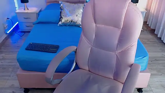 zoe jones13 online show from November 15, 3:15 am