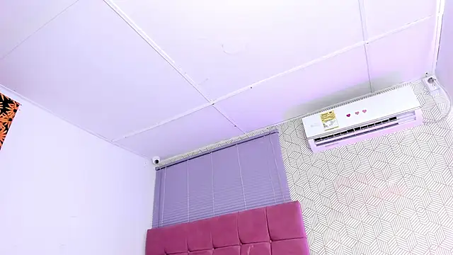 quianna  online show from March 14, 7:01 pm