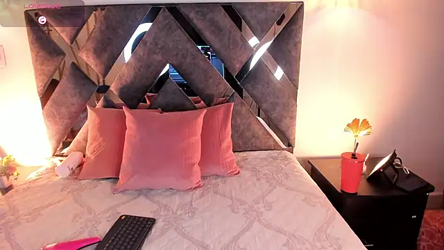 Snapshot of Mia_ross16 chatting on February 4, 7:44 pm Mia ross16 online show from February 4, 7:44 pm