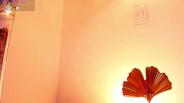 Snapshot of Mia_ross16 chatting on February 9, 6:58 pm Mia ross16 online show from February 9, 6:58 pm