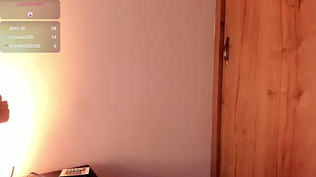 Snapshot of Mia_ross16 chatting on February 21, 11:21 pm Mia ross16 online show from February 21, 11:21 pm